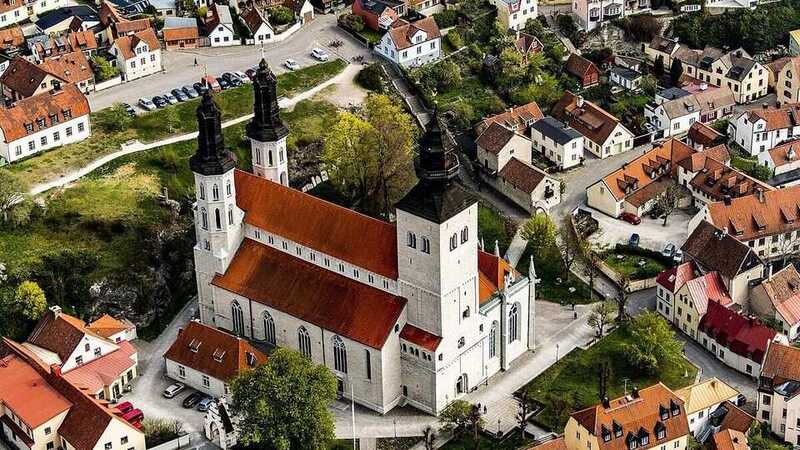 Flygbild över Visby domkyrka på Gotland